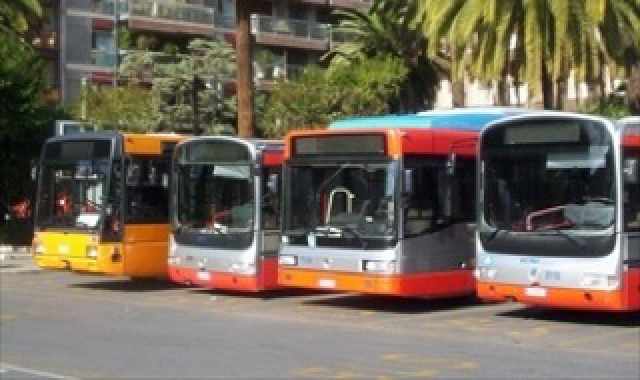 Ritardi, affollamento, sporcizia e maleducazione: gli autobus, a Bari
